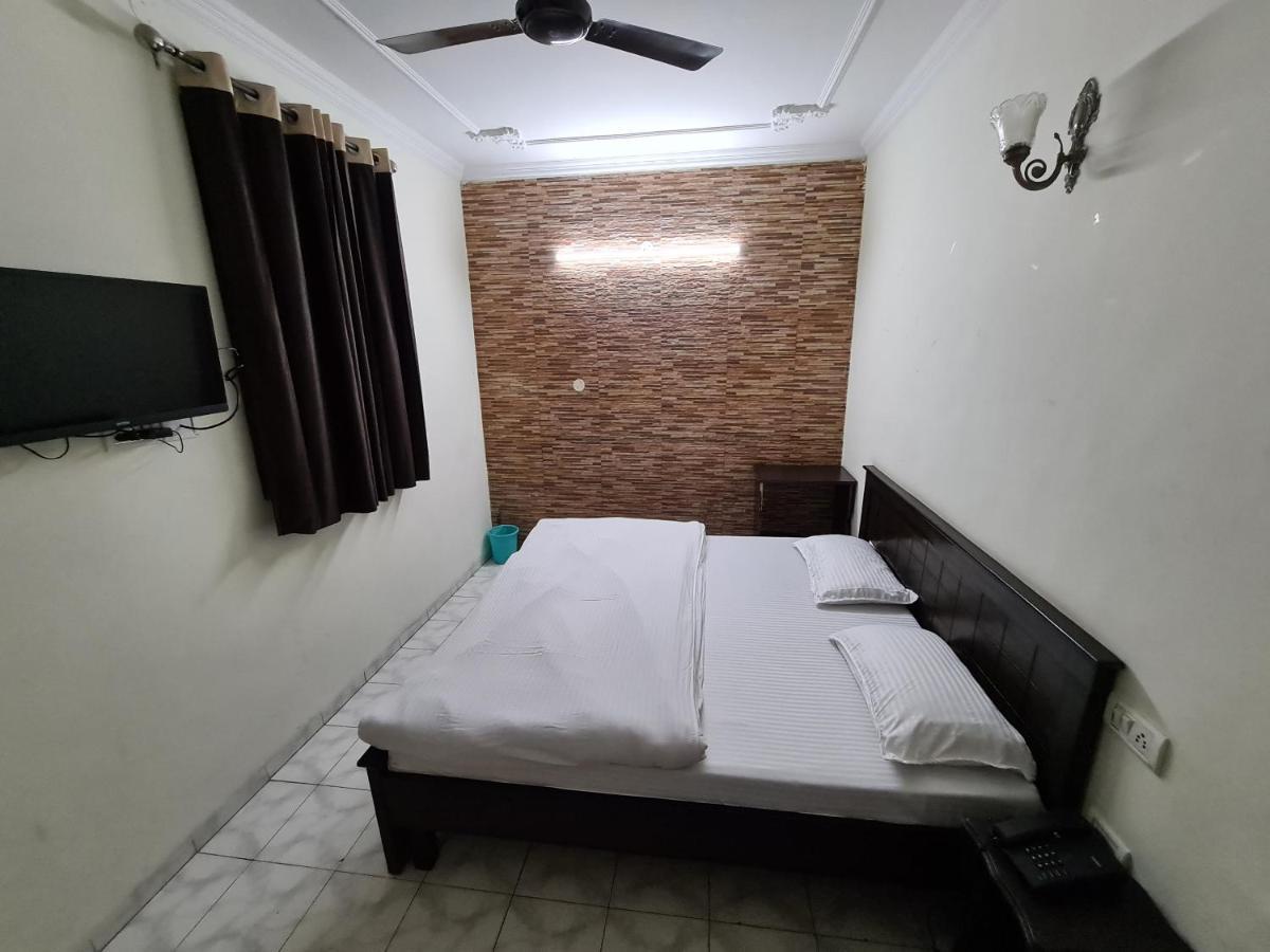 Hotel Victoria Chandīgarh Extérieur photo